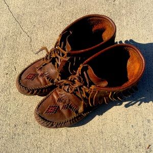 Manitobah Canoe Grain moccasin brown size 9
